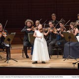 Das jüngste Solistin: die englische Geigerin mit chinesischen Wurzeln, Leia Zhu (11), spielt mit den Festival Strings Lucerne. (Bild: LF/Peter Fischli)