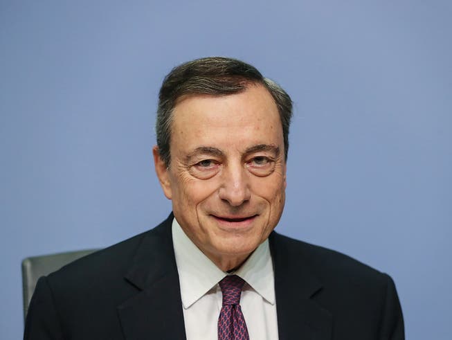 Will noch lange an den tiefen Zinsen festhalten: EZB-Chef Mario Draghi. Dieser widersprach damit einem anderen Mitglied des EZB-Rates. (Bild: KEYSTONE/EPA/ARMANDO BABANI)