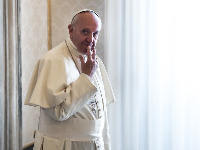 Papst Franziskus will bei der Ernennung von Bischöfen in China weiterhin die Entscheidungshoheit behalten. (Bild: KEYSTONE/TI-PRESS/GABRIELE PUTZU)