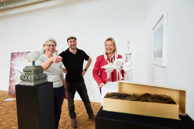 Der neue Ausstellungsraum B74 an der Baselstrasse mit den Kuratorinnen Stella Pfeiffer (links) und Claudia Walther sowie dem Künstler Christian Frehner. (Bild: Jakob Ineichen, 25. September 2018)