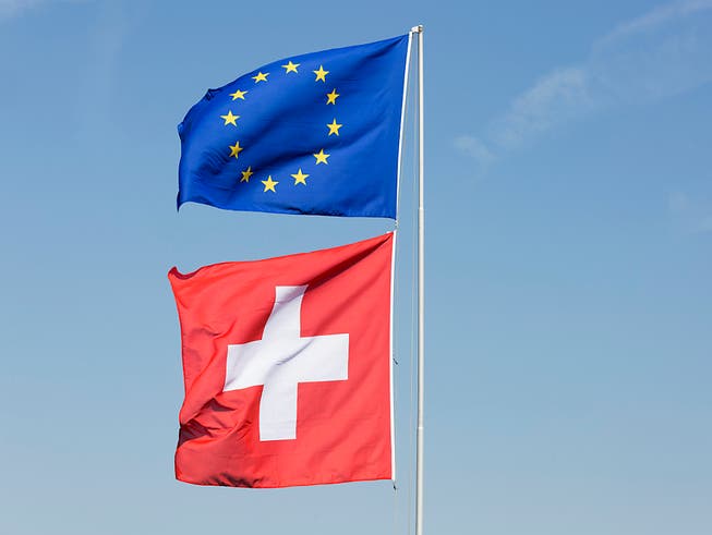 Wie weht der Wind in der Schweizer Bevölkerung für ein Rahmenabkommen mit der EU? Gemäss einer Umfrage gut - eine Mehrheit steht einem solchen positiv gegenüber. (Bild: KEYSTONE/GAETAN BALLY)