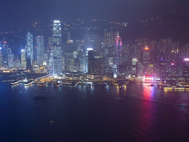 In Hongkong ist der Immobilienmarkt besonders stark überbewertet. (Bild: KEYSTONE/EPA/ALEX HOFFORD)