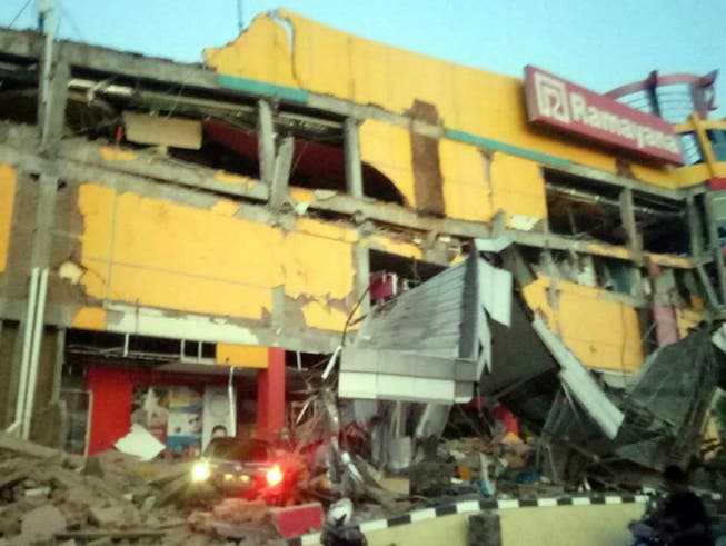Zerstörte Schopping Mall in Donggala auf der indonesischen Insel Sulawesi. (Bild: Keystone/EPA NATIONAL AGENCY DISASTER MGT./BNPB HANDOUT)