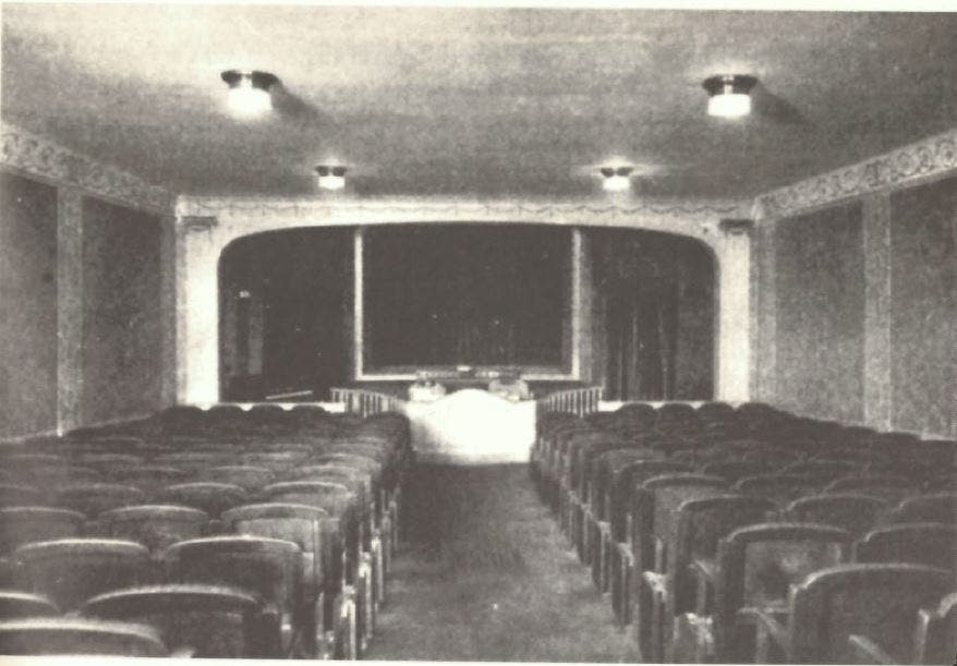 Der Vorführungsraum der "Elektrischen Lichtbühne" an der Magnihalde im Jahr 1912. (Bild: Schreibmappe 1912 der Buchdruckerei Zollikofer"
