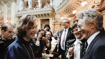 Elisabeth Kopp (hier nach ihrer Wahl) war die erste weibliche Bundesrätin – und die bisher einzige FDP-Frau in der Landesregierung. (Bild: Archivbild: Keystone (Bern, 2. Oktober 1984)