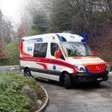 Rettungskräfte des Luks stehen immer mehr im Einsatz. Symbolbilder: Rettung, Notruf, Ambulanz, Blaulicht, Spital, Gesundheit, Krankenhaus fotografiert am 14. Dezember 2015 beim Kantonsspital Luzern.