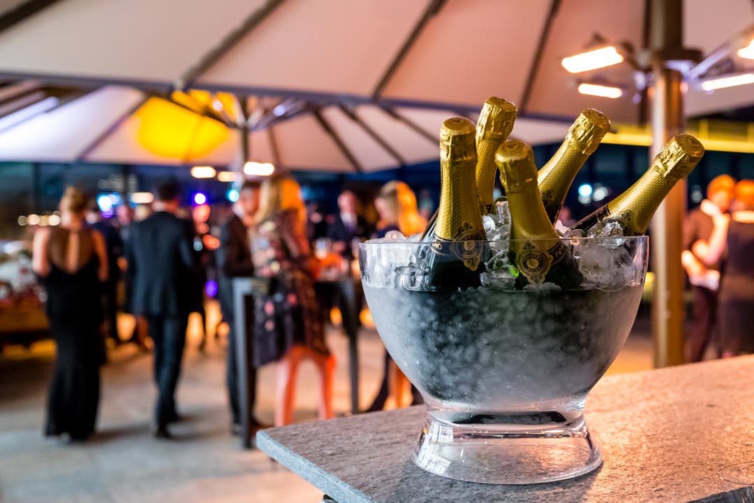 Champagner stehen für die Gäste bereit. (Bild: Philipp Schmidli, 28. September 2018)