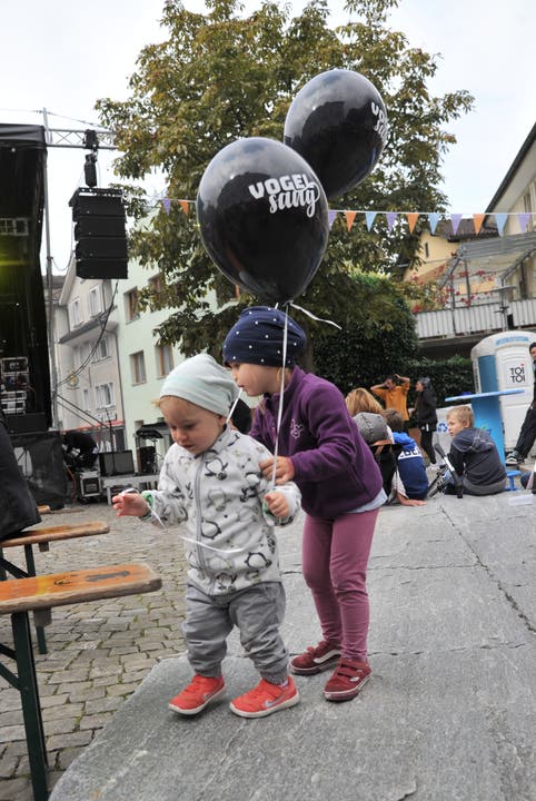 Die Luftballons waren begehrt. (Bild: Urs Hanhart (Altdorf, 29. September 2018)