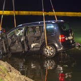 Vater und Sohn retten zwei Kinder aus sinkendem Auto im Lauerzersee