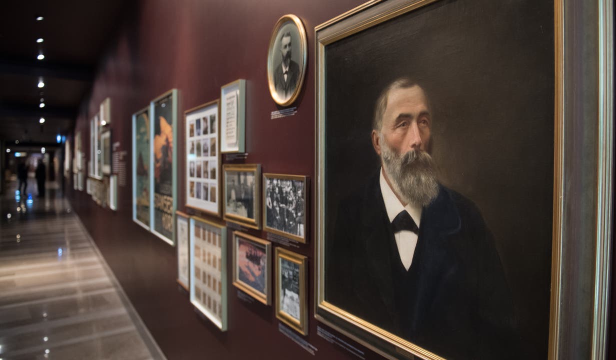 Auf dem Gemälde vorne ist Franz Josef Bucher Durrer, einer der beiden Hotelgründer, zu sehen. (Bild: Boris Bürgisser (Bürgenstock, 6. September 2018))