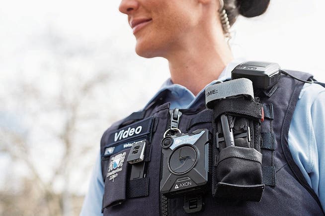 Die Stadtpolizei Zürich hat Bodycams bereits praktisch erprobt. (Bild: Ennio Leanza/KEY)