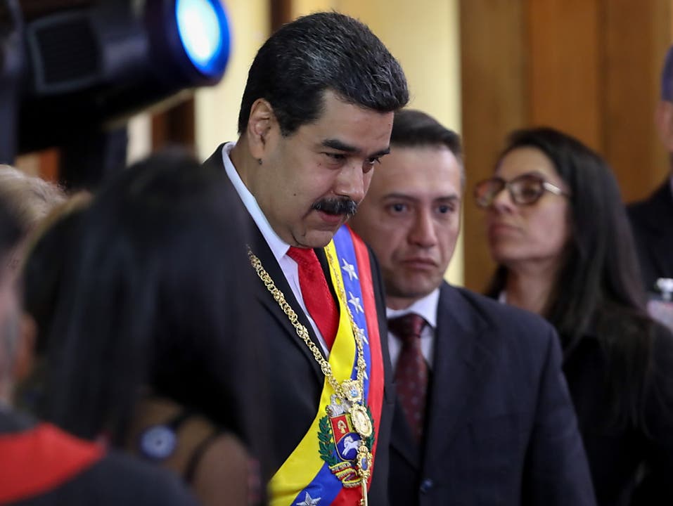 Venezuelas Präsident Nicolas Maduro kann sich derzeit noch auf das Militär verlassen. Er hat Dialogbereitschaft im Machtkampf mit Juan Guaido signalisiert. (Bild: KEYSTONE/EPA EFE/CRISTIAN HERNANDEZ)