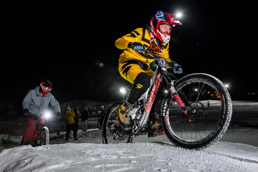 An der dritten Snow Bike Challenge absolvierten ambitionierte Biker einen Parcours. (Bild: Philipp Schmidli, Engelberg, 26. Januar 2019)