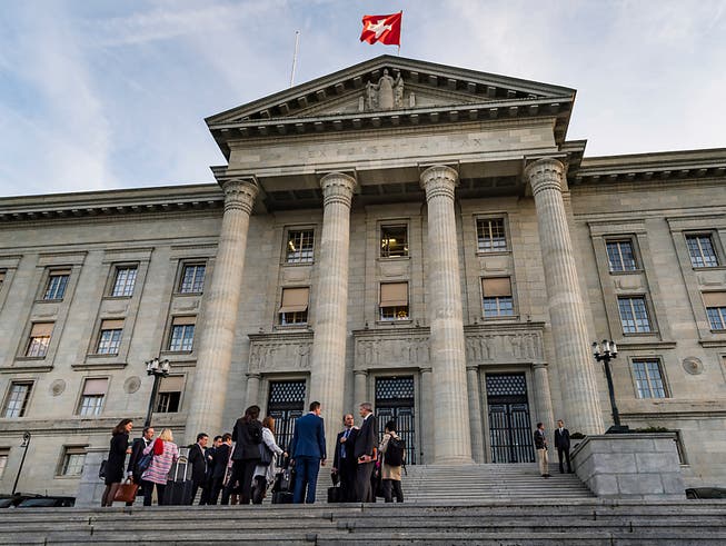Das Bundesgericht hat den Kanton Luzern bei den Prämienverbilligungen in die Schranke gewiesen. Die SP will den Erfolg in anderen Kantonen wiederholen. (Archvbild) (Bild: KEYSTONE/JEAN-CHRISTOPHE BOTT)