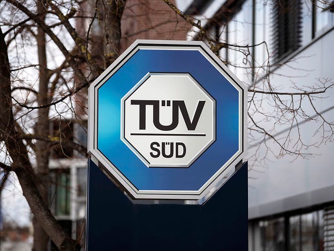 TÜV Süd in München hat die Festnahme zweier Mitarbeiter nach dem Dammbruch in Brasilien bestätigt. Das Unternehmen hat den Damm im vergangenen Jahr überprüft. (Bild: KEYSTONE/EPA/LUKAS BARTH-TUTTAS)