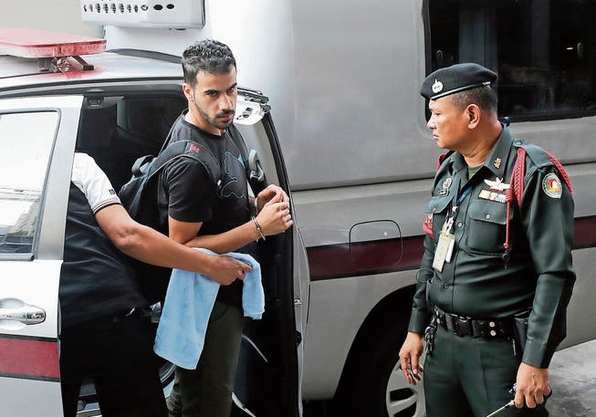 Hakeem al-Araibi auf dem Weg zu einem Gerichtstermin in Bangkok. (Bild: Diego Azubel/EPA (11. Dezember 2018))