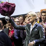 Andrea Gmür freut sich über ihre Nomination als Ständeratskandidatin der Luzerner CVP. Links von ihr Regierungsrat Reto Wyss. (Bild: Boris Bürgisser, Sursee, 29. Januar 2019)