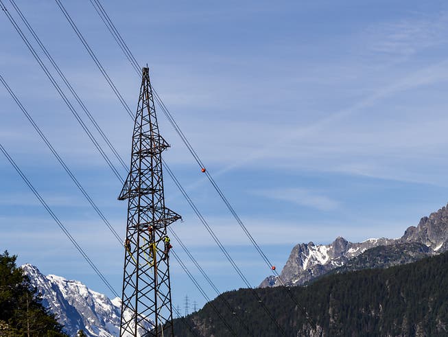 Soll der Strom künftig für alle Konsumenten in der Schweiz frei wählbar fliessen? In der Vernehmlassung fielen die Antworten auf die vom Bundesrat vorgeschlagene vollständige Öffnung des Strommarktes kontrovers aus. (Bild: KEYSTONE/VALENTIN FLAURAUD)