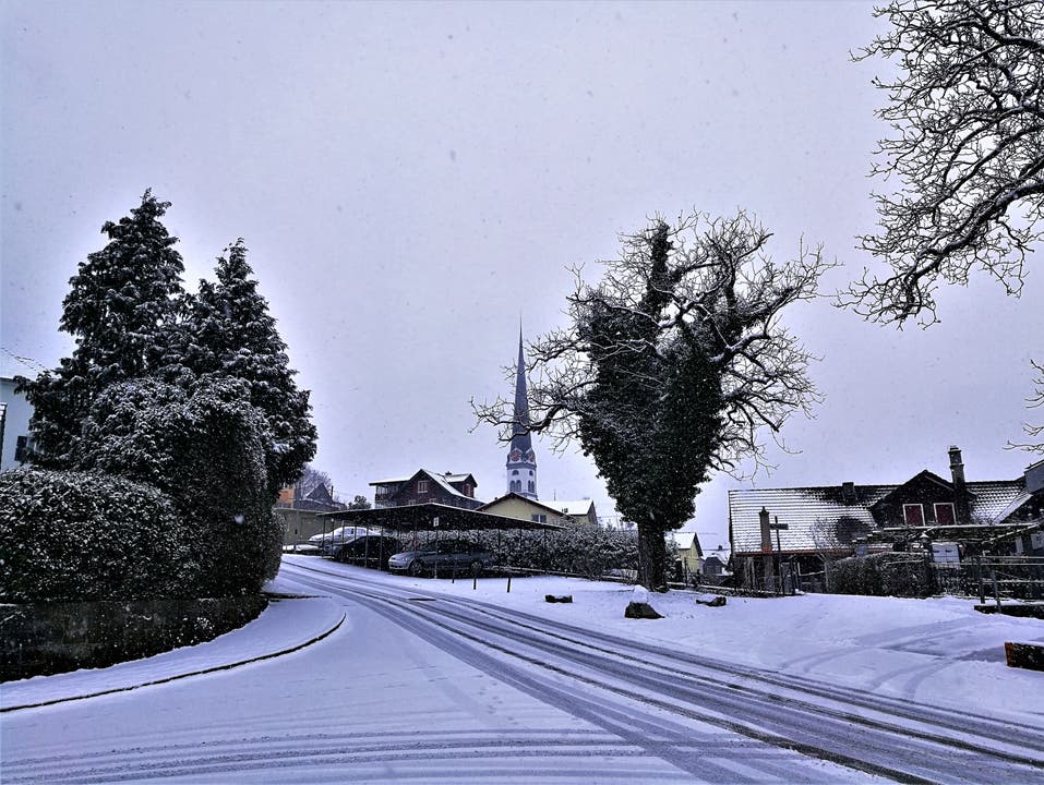 Endlich ist der Winter da: Starker Schneefall in Malters. (Bild: Urs Gutfleisch (Malters, 5. Januar 2019))
