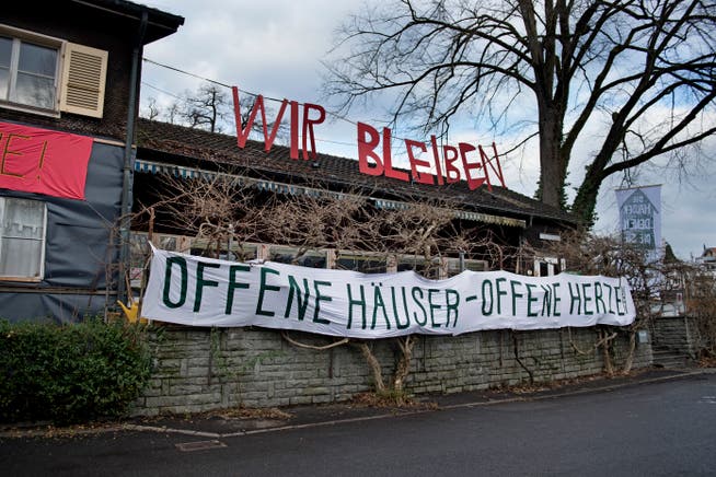 Das Haus am Murmattweg in Luzern ist seit Anfang Jahr besetzt. Bild: Corinne Glanzmann (Luzern, 02. Januar 2019)