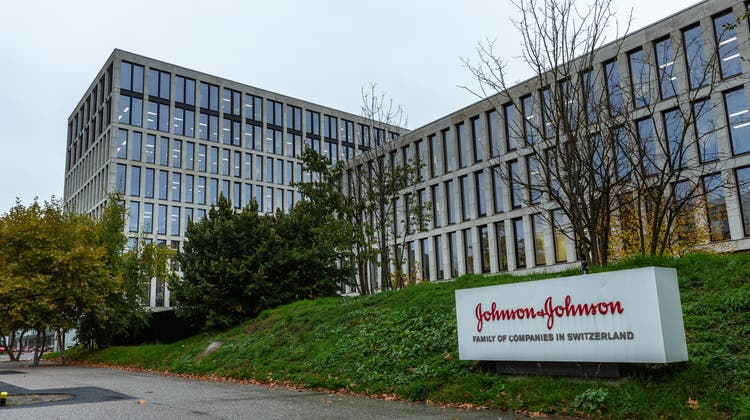 Der J&J-Campus an der Gubelstrasse in Zug. Hier will Médecins Sans Frontières am Donnerstagmittag gegen die Preispolitik des Pharmakonzerns protestieren.  (Bild: Jan Pegoraro, 15. Oktober 2019)