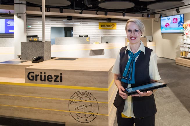 Sibylle Haas, Filialleiterin, an ihrem neuen Arbeitsplatz. (Bild: Pius Amrein, Kriens, 18. Oktober 2019)