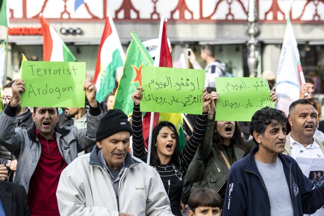 Die Demonstration gegen den Krieg in Nordsyrien bewegte sich vom Mühlenplatz bis zum Vögeligärtli. (Bild: Alexandra Wey/Keystone, Luzern, 19. Oktober 2019)