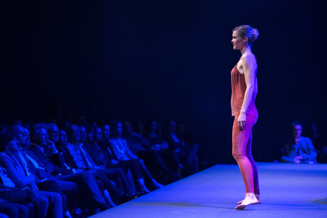 LU Couture Fashion Show im Luzerner Saal des KKL unter musikalischer Begleitung der Jungen Philharmonie Zentralschweiz. Im Bild Lingerie-Mode von Moya Kala. (Bild: Pius Amrein, 21. Oktober 2019)