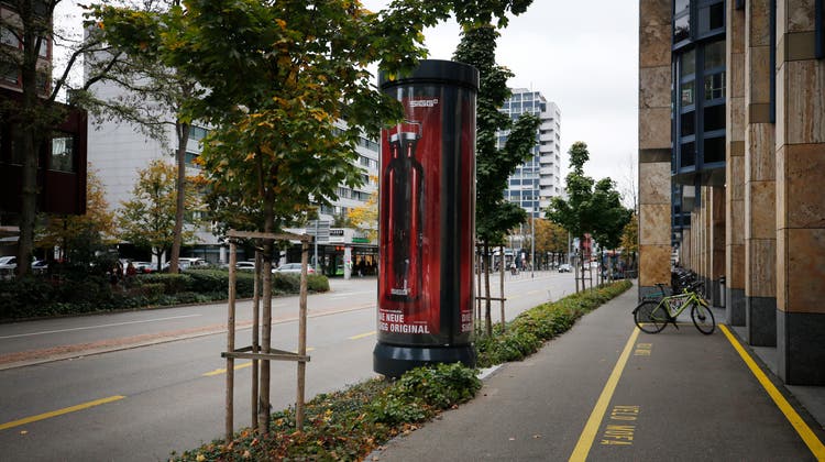 Die neuen Leuchtdrehsäulen in der Zuger Innenstadt. (Bild: Stefan Kaiser, Zug, 21. Oktober 2019)