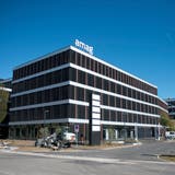 Amag gehört schon heute zu den grössten Arbeitgebern der Zentralschweiz. Nächstes Jahr wird der Autohändler unter die Top 20 aufsteigen. Das Bild zeigt die neue Amag-Zentrale in Cham. (Bild: Maria Schmid, 1. Oktober 2019)