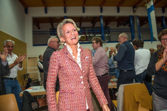 Andrea Gmür freut sich an der CVP Delegiertenversammlung in Ermensee über ihre höchst wahrscheinliche stille Wahl in den Ständerat. (Bild: Dominik Wunderli, 22. Oktober 2019)