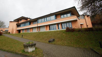Das Schulhaus in Herdern: Hier werden Unter- und Mittelstufe untergebracht. (Bild: Donato Caspari)