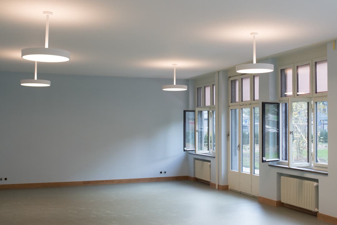 Die Wände in diesem Raum im Erdgeschoss sind neu hellblau. (Bild: Boris Bürgisser, Luzern, 25. Oktober 2019)
