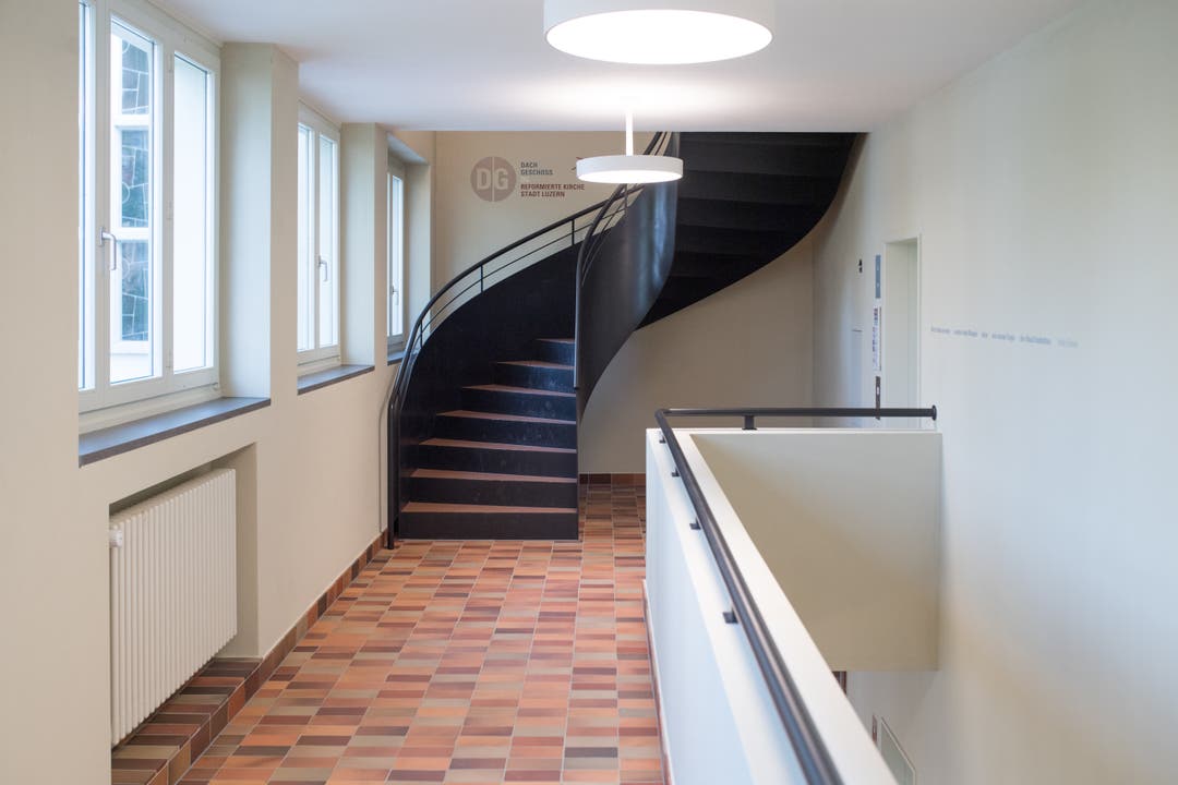 Diese Treppe führt ins Dachgeschoss und wurde neu erstellt. (Bild: Boris Bürgisser, Luzern, 25. Oktober 2019)