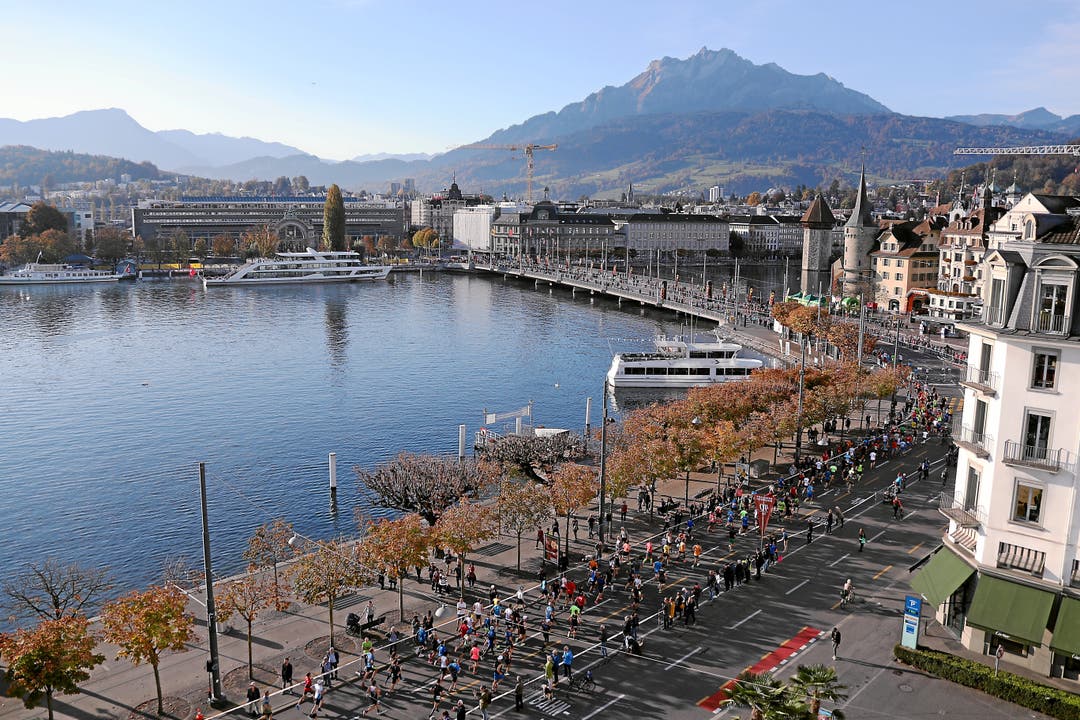 Blick auf den Schweizerhofquai und die Seebrücke. (Bild: Andy Mettler/swiss-image, Luzern, 27. Oktober 2019)
