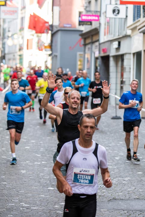Läufer in der Altstadt. (Bild: Patrick Hürlimann, Luzern, 27. Oktober 2019)