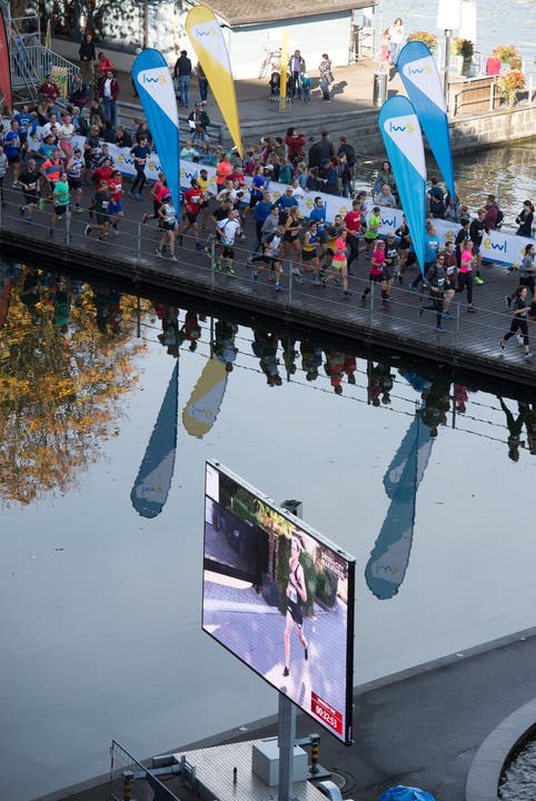 Die Läufer beim KKL. (Bild: Dominik Wunderli, Luzern, 27. Oktober 2019)