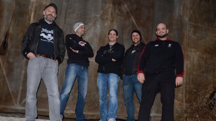 Bruno Bomatter, Serge Mattli, Pascal Trutmann, Remo Poletti und Roman Wettstein (von links) bilden die Band Shadow’s Far. (Bild: PD)