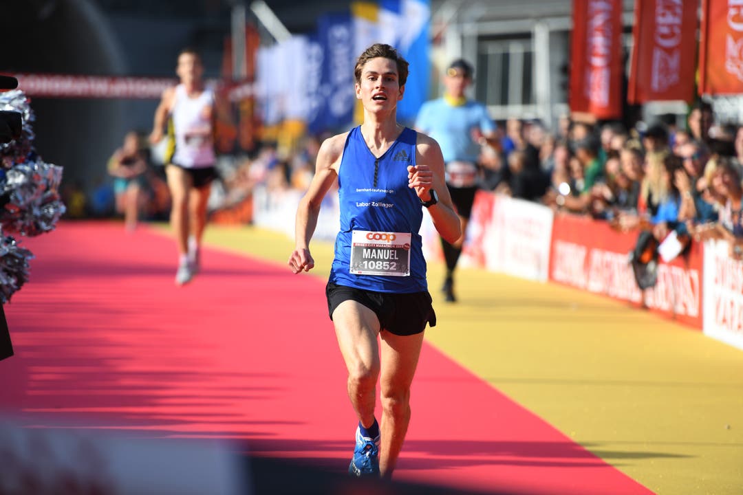 Manuel Waiss ist Sieger über 10 Kilometer. (Bild: Corinne Glanzmann, Luzern, 27. Oktober 2019)