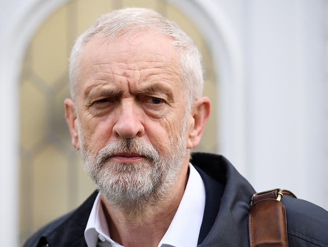 Labour-Parteichef Jeremy Corbyn hat den Weg für vorgezogene Neuwahlen im Dezember freigemacht. (Bild: KEYSTONE/EPA/ANDY RAIN)