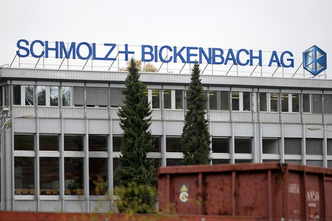 Das S+B-Firmenlogo am Standort im Emmenbrücke. Der Hauptsitz der Gruppe befindet sich in Luzern. (Bild: Urs Flüeler/Keystone, 27. Oktober 2014)