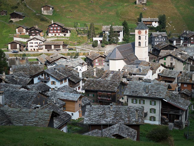 Das Bundesgericht hat zwei Baugesuche für touristisch bewirtschaftete Ferienhäuser in einem Weiler von Vals abgewiesen. (Bild: KEYSTONE/GIAN EHRENZELLER)