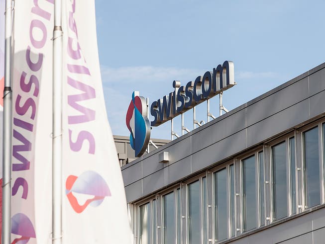 Der Umsatz des Telekomkonzerns schrumpft in der Schweiz weiter, in Italien kann die Swisscom dagegen weiter wachsen. (Bild: KEYSTONE/GAETAN BALLY)