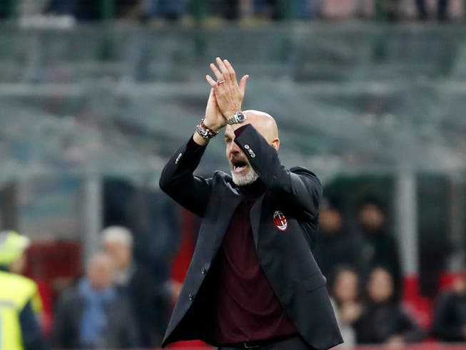 Stefano Pioli beklatscht seinen ersten Sieg als Milan-Trainer (Bild: KEYSTONE/AP/ANTONIO CALANNI)