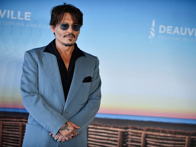 Erhält von seinem Ex-Anwalt eine zweistellige Millionensumme: US-Filmstar Johnny Depp. (Bild: KEYSTONE/EPA/JULIEN DE ROSA)