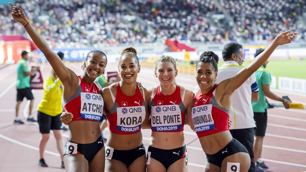 Lust statt Frust: Die Staffel freut sich über ihren Landesrekord und den vierten Rang über 4x100 Meter. (Bild: Keystone)