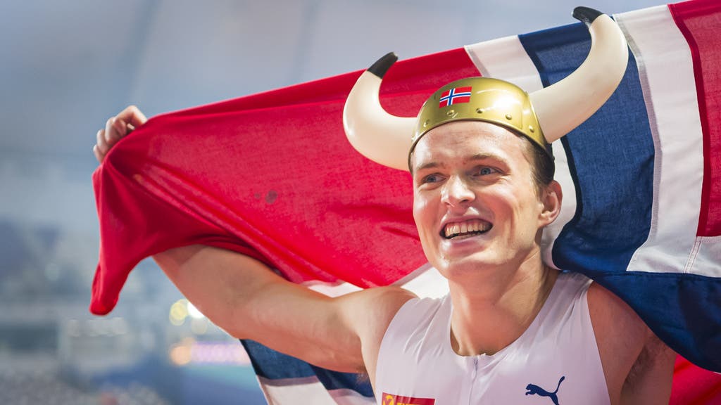 Der Wikinger: Karsten Warholm gewinnt für Norwegen Gold über 400 Meter Hürden: (Bild: Keystone)