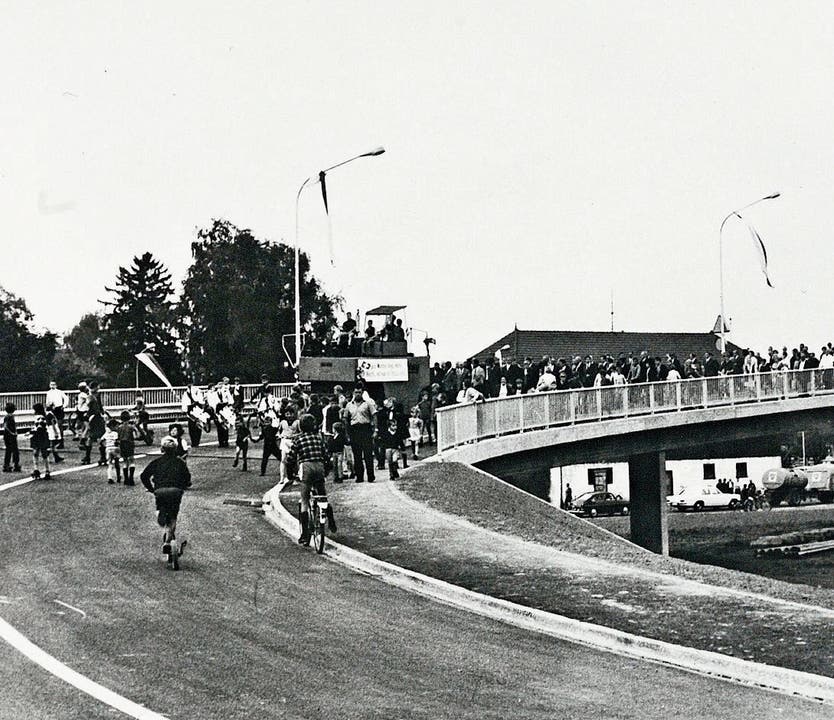 Die Strassenwalze mit dem Eröffnungsmotto. Bilder: Archiv Hansruedi Rohrer
