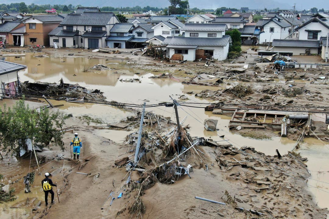 Zerstörerischer Taifun Hagibis: Die WM in Japan wurde zwischenzeitlich massiv von Taifun Hagibis bedroht. Deshalb mussten drei Gruppenspiele abgesagt werden. Japan beklagt bis heute über 70 Todesopfer und zahl­reiche Verletzte. Unzählige Menschen verloren ihr Zuhause.(Bild: Kyodo News via AP)