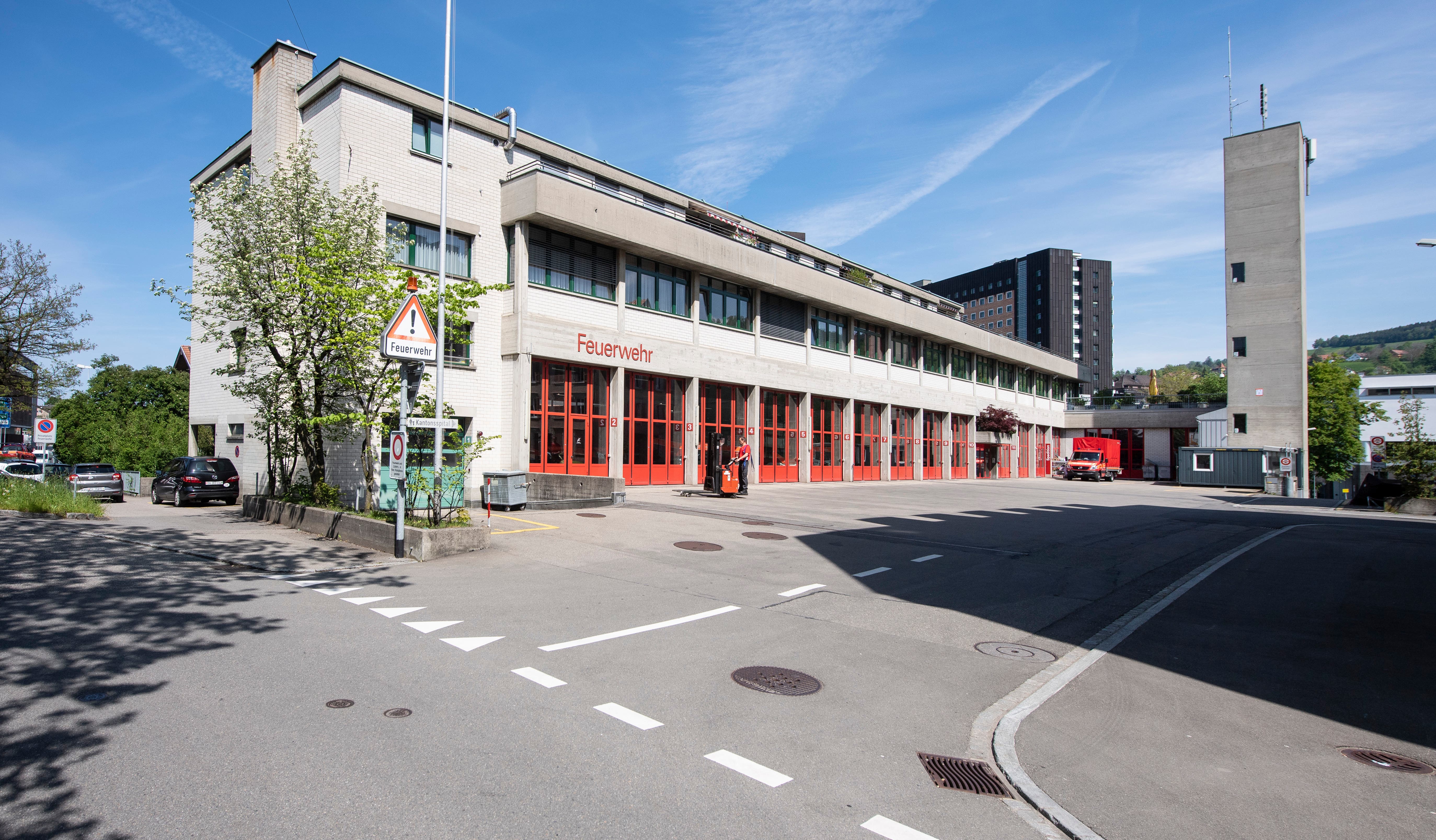 Ich selber nehme angeregt durch die Expo.02 zunehmend meine lichen die zentralste Stadt der Schweiz erkunden und mglichst Gewerbeschule das Parkieren war teurer als der Zug, sodass ich heute das Auto zu. thema: Schulreise Das Risiko reist mit Zur Zeit - Lch